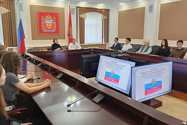 Студенты ОГУ – на экскурсии в областном парламенте